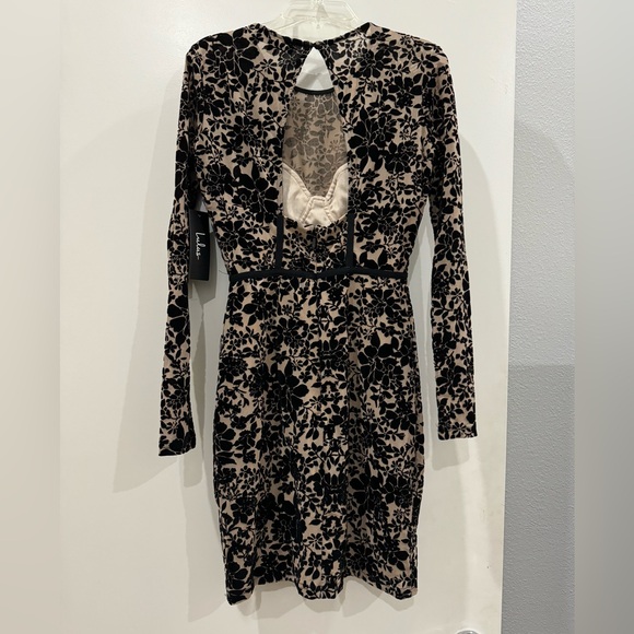 Lulu’s nude & velvet silhouette dress - Picture 2 of 5